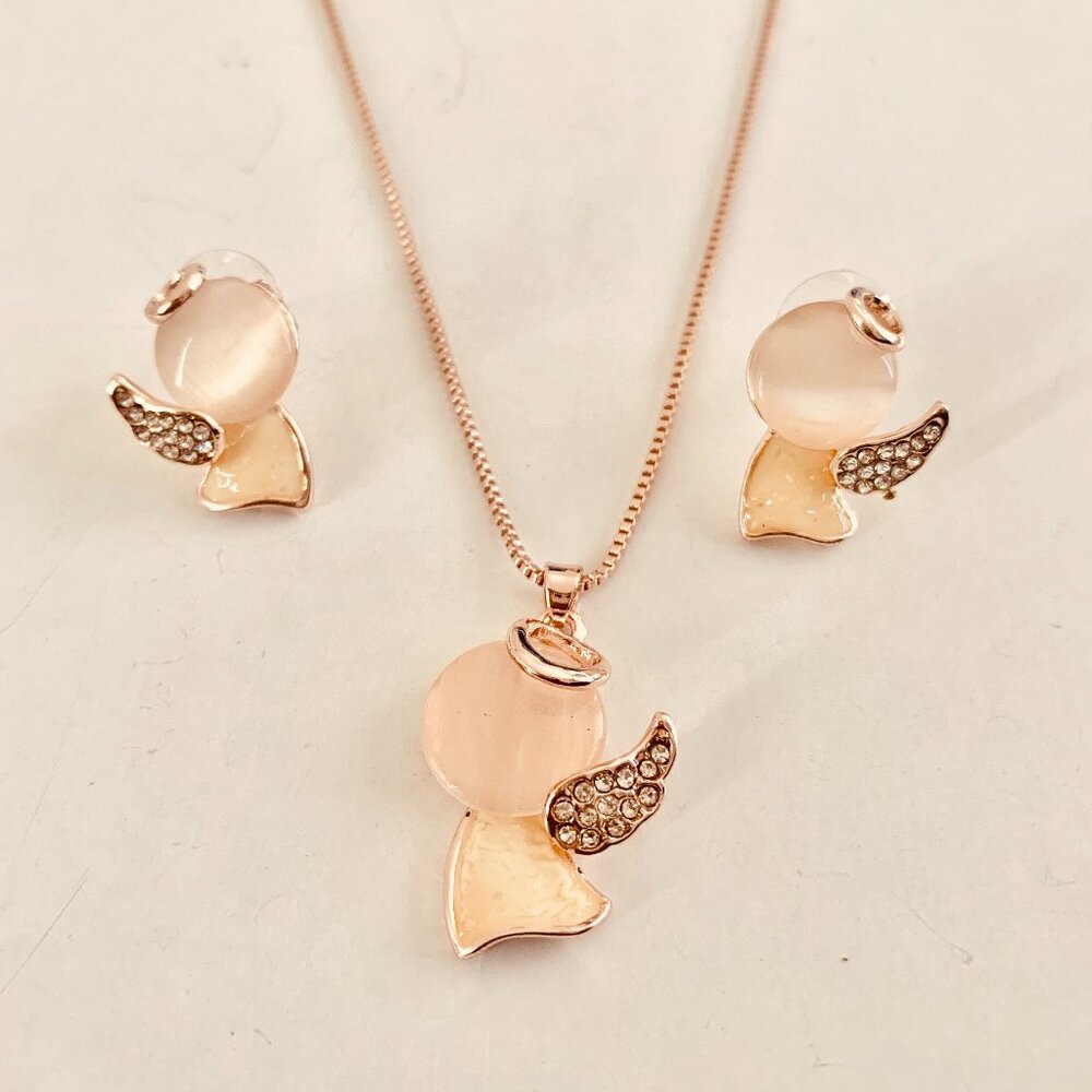 New Elegant 3 pcs Gold Plated Jewelry Set for Women. Necklace & Earrings